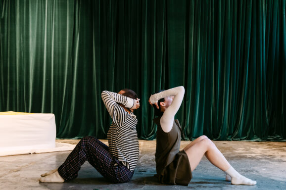 YOY PERFORMING ARTS <br><b>SOLO IL SOGNAR CI TERRÀ SVEGLI</b>